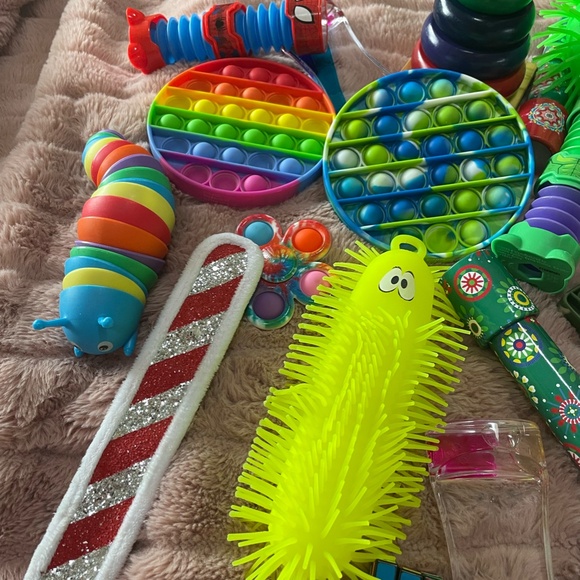 LOT OF FIDGET/STRESS/SENSORY MISC TOYS - Picture 8 of 9